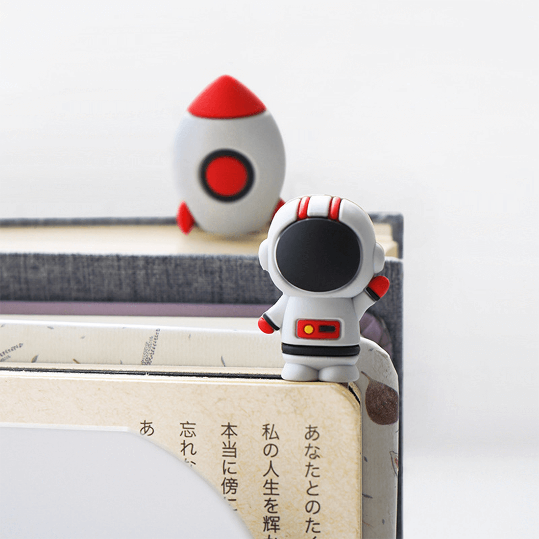 Bookmarks 3D Cartoon Astronaut Rocket Shape Bookmarks Stainless Steel